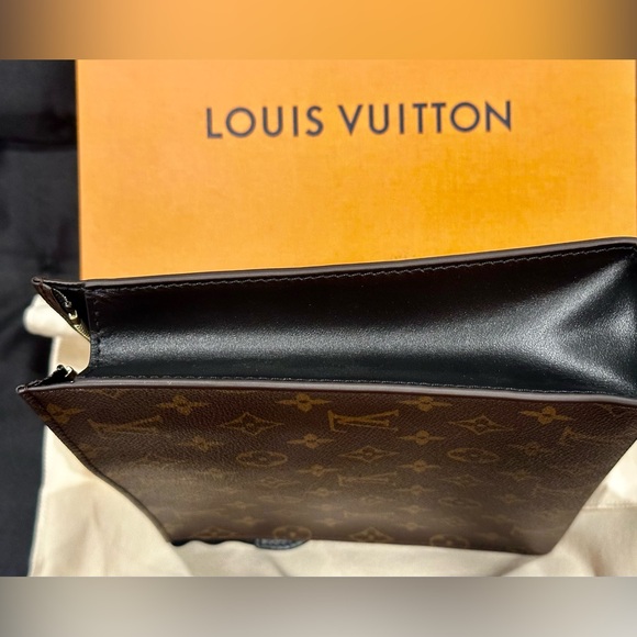 NWT AUTHENTIC LOUIS VUITTON POCHE TOILETTE NM - M46037 - Picture 13 of 15